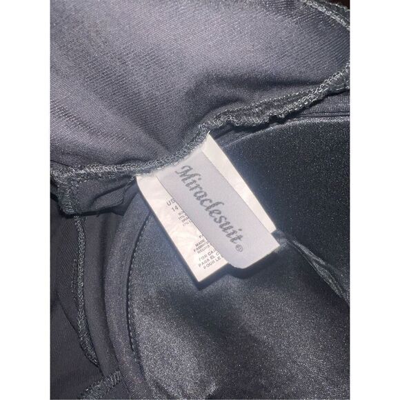 Miraclesuit woman’s 14 black pushup slimming one piece flattering swimsuit - Picture 5 of 6